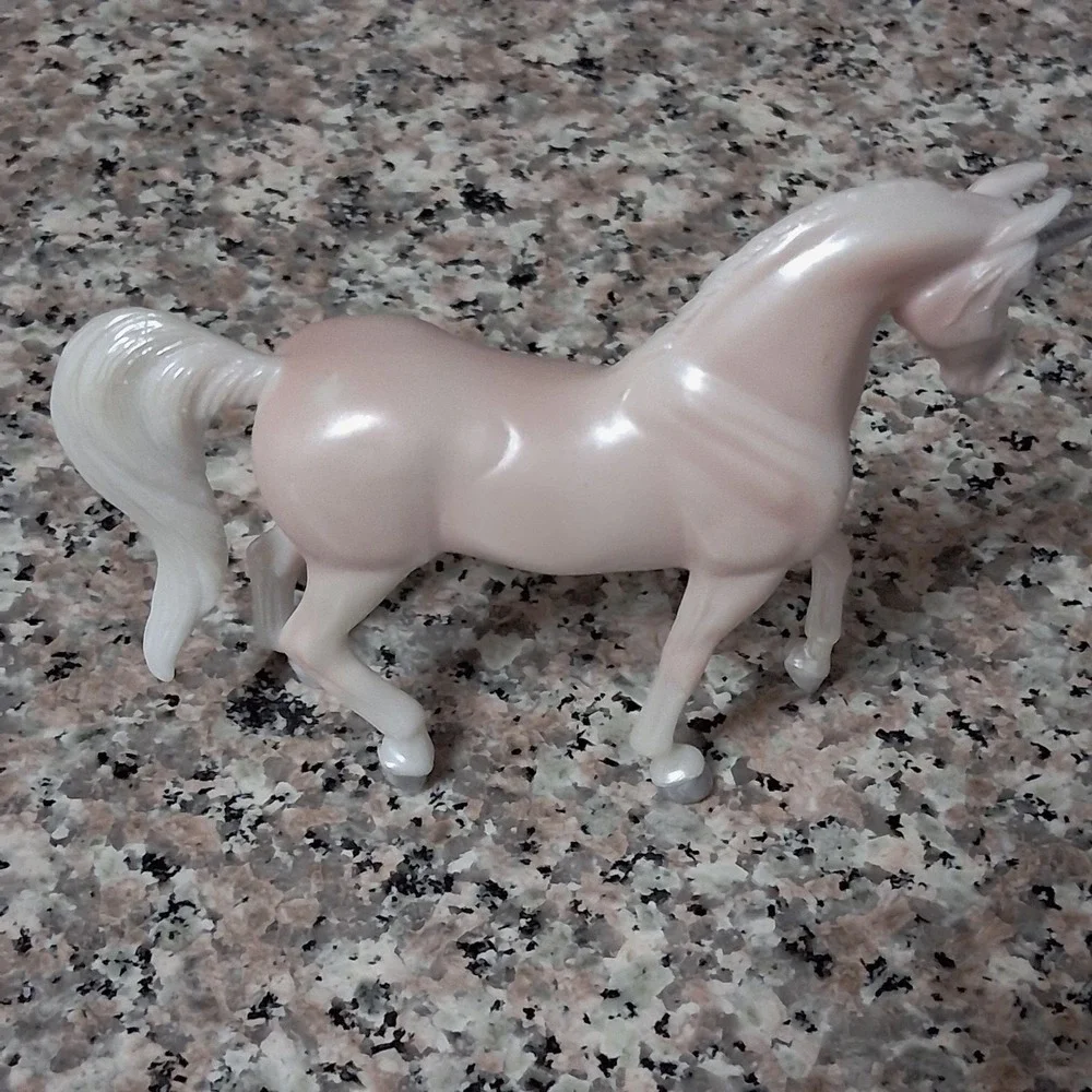 Breyer Freedom Series Classics Aurora Unicorn Model 62059 Pearl Pink 1:12